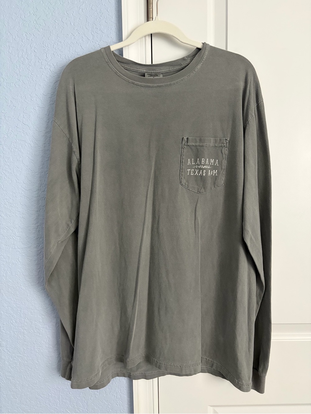 Collegiate Long-Sleeve Pocket Tee in Heather Gray